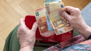 Συντάξεις Ιουλίου: Οι ημερομηνίες πληρωμής για όλα τα Ταμεία