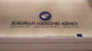 Τι λέει ο ΕΜΑ για τη σχέση των εμβολίων με την εμφάνιση μυοκαρδίτιδας και περικαρδίτιδας
