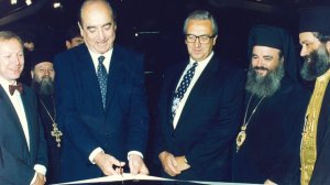 Ο Δημ. Κοντομηνάς έβαλε στα στόματα πρωθυπουργών, Αρχιεπισκόπων και μεγαλοτραπεζιτών τη λέξη «ασφάλεια» και INTERAMERICAN!
