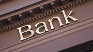 Απελεύθερος: Το break των τραπεζών, η καθυστέρηση στην ΑΜΚ της ΕΛΛΑΚΤΩΡ και τα ερωτήματα για ΚΛΜ