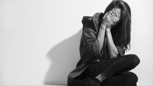 Καμία γυναίκα μόνη απέναντι σε περιστατικά έμφυλης και ενδοοικογενειακής βίας και παρενόχλησης