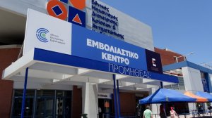 Κυβέρνηση: Επιχείρηση πειθούς, η εντατική προσπάθεια για την αύξηση του αριθμού των εμβολιασμένων