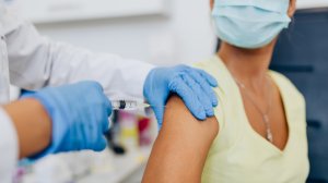 Σήμερα λήγει η προθεσμία για τον υποχρεωτικό εμβολιασμό εργαζομένων σε δομές υγείας