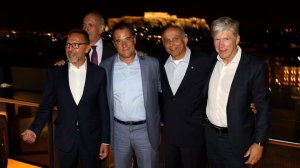 Ανταλλαγή ιδεών μεταξύ Άδωνι Γεωργιάδη, Πρεμ Γουάτσα και Αλέξανδρου Σαρρηγεωργίου