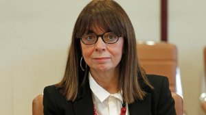 Κ. Σακελλαροπούλου: Ο Μίκης Θεοδωράκης θα είναι πάντα εδώ, ένα άνθος φυτρωμένο στην ώριμη μνήμη όλων μας
