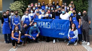 Οι εργαζόμενοι της KPMG μαγειρεύουν για καλό σκοπό και προσφέρουν περισσότερα από 200 γεύματα φροντίδας στο Φάρο Ελπίδας 