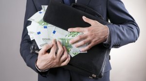 Τι προβλέπει η νομοθεσία για τα ασφάλιστρα που εισπράττονται από ασφαλιστικούς διαμεσολαβητές ;