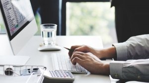 6 μέτρα για την προστασία των θέσεων εργασίας και τη συγκράτηση της διασποράς του κορωνοϊού στους χώρους εργασίας