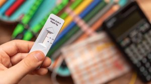 Self tests: Στα φαρμακεία από 24/2 για μαθητές και εμβολιασμένους εκπαιδευτικούς