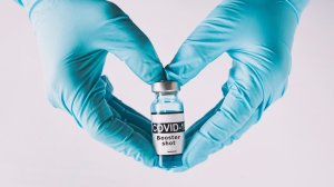 EMA: Αξιολόγηση του Comirnaty για ενισχυτική δόση σε εφήβους