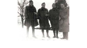 Μια αποκλειστική φωτογραφία στα χιόνια, 1940, με τον Π. Κανελλόπουλο και τον Αλ. Ταμπουρά