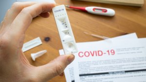 Κορονοϊός: Μείωση του αριθμού των self test στα σχολεία - 100% η πληρότητα στα γήπεδα