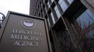 Σύσταση ΕΜΑ για αναστολή των αδειών κυκλοφορίας διαλυμάτων έγχυσης υδροξυαιθυλοαμύλου (HES)