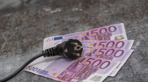 Ηλεκτρικό ρεύμα: Πώς θα επιδοτηθούν τα νοικοκυριά και οι επιχειρήσεις