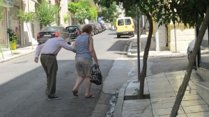 Αραρίσκοντας Ηλίας Προβόπουλος: Ο καύσωνας φοβίζει τους ηλικιωμένους