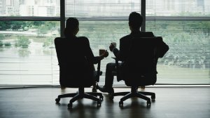 Εποπτεύων Χ.: Το "φάντασμα" των εκλογών, η "επανάσταση", το "παράδοξο" της Wall και η νέα κίνηση της Lamda