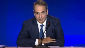 To δίλημμα Μητσοτάκη ενόψει των εκλογών: σοβαρότητα ή παροχολογία;