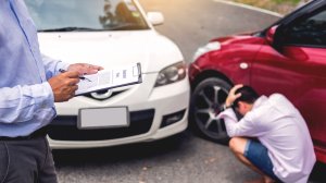 Ποια πρόστιμα επιβάλλει η νομοθεσία στα ανασφάλιστα οχήματα;