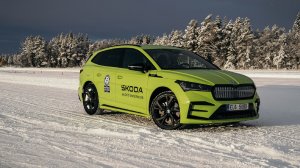 Το Škoda Enyaq RS iV επιτυγχάνει δύο ρεκόρ Guiness με συνεχόμενο drift 7,351 χιλιομέτρων στον πάγο