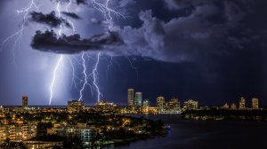 Κεραυνικές καταιγίδες και ευαίσθητη τεχνολογία- Πώς θα αποζημιωθείτε;