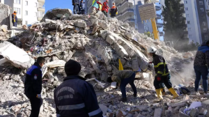 Συρία: Νεογέννητο εντοπίστηκε στα ερείπια ενωμένο με τον ομφάλιο λώρο με τη νεκρή μητέρα του