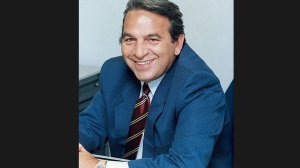 Ψαρεύοντας αναμνήσεις: Μανώλης Ανδρόνικος, αντισυμβατικός και πρωτοπόρος! 