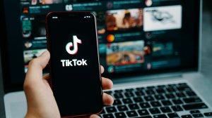 TikTok: 3 κέντρα δεδομένων στην Ευρώπη, εξωτερικός Ευρωπαίος συνεργάτης για την ασφάλεια δεδομένων, ετήσια επένδυση 1,2 δισ. ευρώ