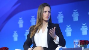 Έφη Αχτσιόγλου: Όσο δε μειώνονται οι έμμεσοι φόροι θα αφαιμάζεται το εισόδημα των πολιτών!