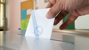 Τα χαρτιά της Νέας Δημοκρατίας, οι αναποφάσιστοι και η κρίσιμη κάλπη της 21ης Μαΐου
