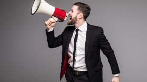 Πώς πρέπει να γίνεται η πληροφόρηση των πελατών από τους ασφαλιστικούς διανομείς; 
