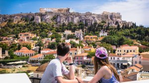 Τα έσοδα από τον τουρισμό βελτίωσαν το ισοζύγιο!