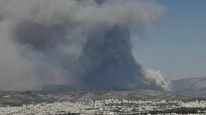 Εκτός ελέγχου η φωτιά στη Φυλή - Απειλούνται σπίτια!