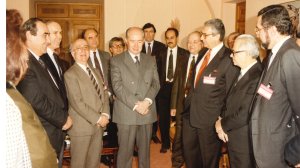 Η ασφαλιστική αγορά ΕΠΕΙΓΕΙ να βγει έξω στην κοινωνία!