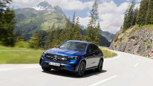 Mercedes GLC Coupe: Πώς η επαυξημένη πραγματικότητα της επιτρέπει να μειώνει τα ατυχήματα