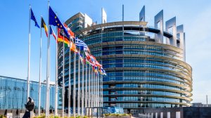Σπύρος Καπράλος: Το ταξίδι αστραπή Μητσοτάκη στο Στρασβούργο και η ευρωπαϊκή βοήθεια 