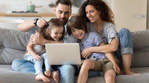 Interamerican: Ψηφιακή ζωή και Social Media - Πώς επηρεάζουν τη συγκέντρωση και προσοχή μας και τη σχέση γονέων και παιδιών!