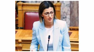 Έντονες αντιδράσεις στα σχέδια της Αγαπηδάκη για να αυξήσει τους προσωπικούς γιατρούς!