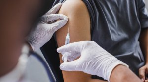 Ελληνική Πνευμονολογική Εταιρεία: Ποιοι πρέπει να προγραμματίσουν έγκαιρα τον αντιγριπικό εμβολιασμό!