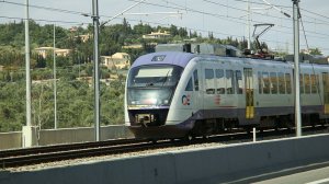 Εκτροχιάστηκε συρμός του Προαστιακού με 72 επιβάτες στην Πάτρα!