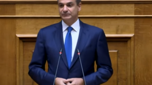 Μήνυμα Μητσοτάκη από τη Βουλή: Ασφαλιστείτε!