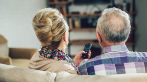 Περισσότερες από 14 ώρες την εβδομάδα μπροστά στην τηλεόραση αυξάνουν κατά 69% τον κίνδυνο καρκίνου!