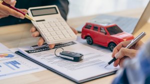 Ποια στοιχεία λαμβάνονται υπόψη για τον υπολογισμό του ασφαλίστρου των συμβολαίων οχημάτων;