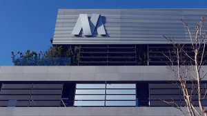 O «απίθανος πρωταθλητής», τα ελληνικά ομόλογα στους κορυφαίους δείκτες και η νέα διεθνής διάκριση της Mytilineos