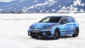 Kosmocar: H Volkswagen δίνει μια πρώτη γεύση από το νέο Golf R στο Ice Race στο Zell am See!