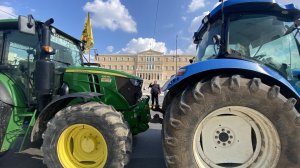 Έφτασαν τα πρώτα τρακτέρ στην πλατεία Συντάγματος! (φωτογραφίες - βίντεο) 
