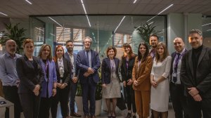 Η Πρέσβειρα της Γαλλίας Laurence Auer στα γραφεία της Sanofi Ελλάδας!