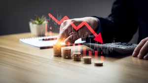 ΙΟΒΕ: Οικονομικές επιδράσεις από τη μείωση του ΕΦΚ στα αλκοολούχα ποτά!