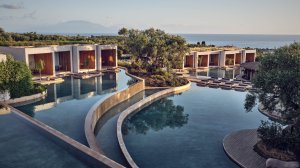 Η SWOT Hospitality και η Xenos Hotels & Resorts ενώνουν τις δυνάμεις τους