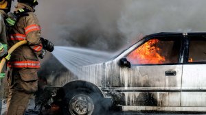 Πέρα από την κάλυψη πυρός, οι πελάτες σας ξέρουν τι να κάνουν σε περίπτωση φωτιάς αυτοκινήτου;