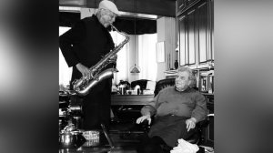 Ο θρύλος της τζαζ Charles Lloyd στο σπίτι του Μίκη Θεοδωράκη!
